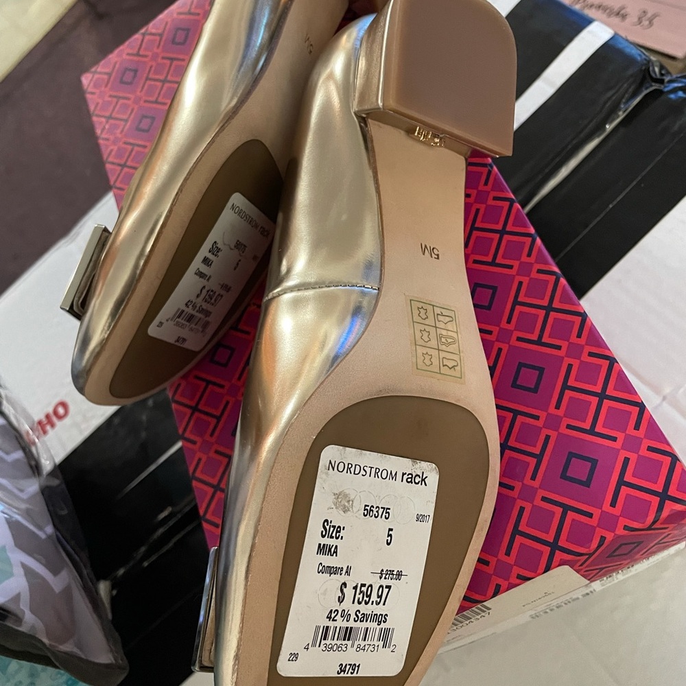 Tory burch gold shoes - Picture 2 of 2